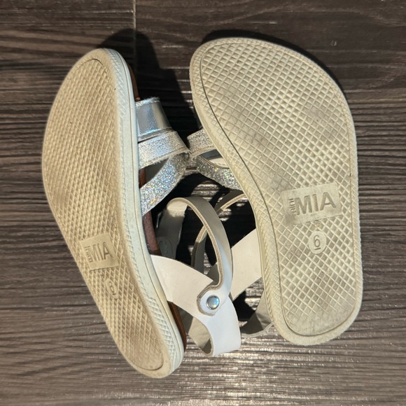 Toddler Girl White Sandals - Picture 7 of 7